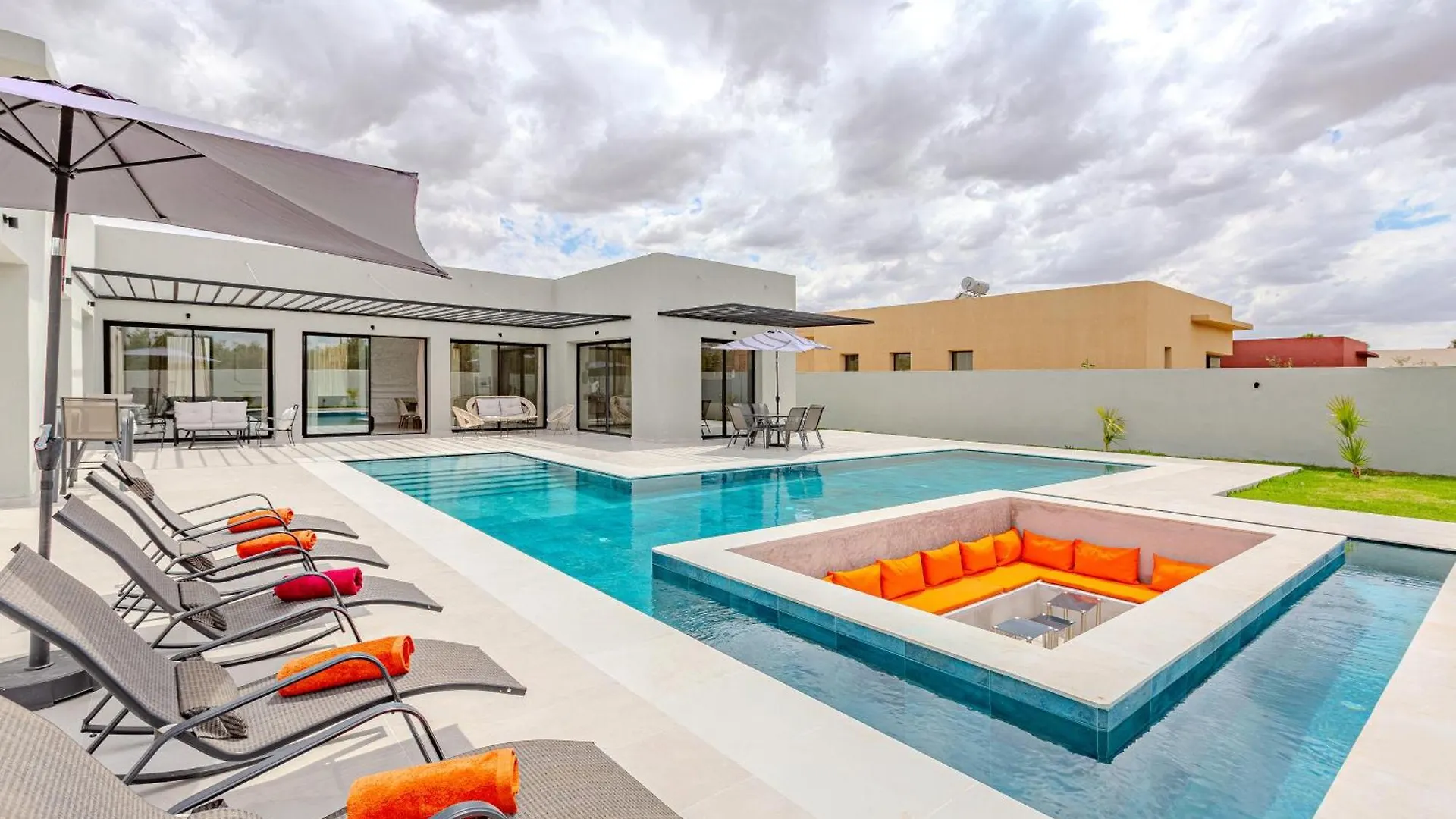 Charmante Villa Aya! Elegante & Calme Avec Piscine의 연락처